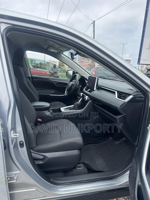 Toyota RAV4 2024 Silver