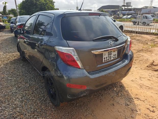 Toyota Yaris 2012 Gray