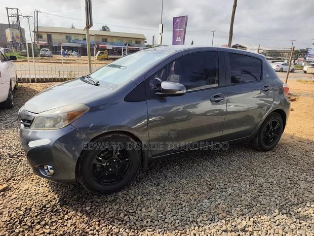 Toyota Yaris 2012 Gray