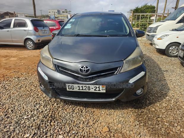 Toyota Yaris 2012 Gray