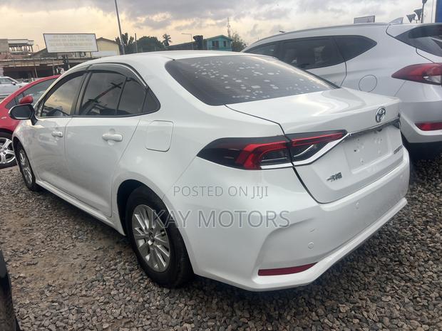 Toyota Corolla LE 2021 White