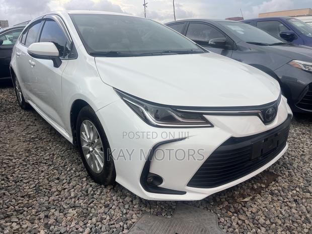 Toyota Corolla LE 2021 White