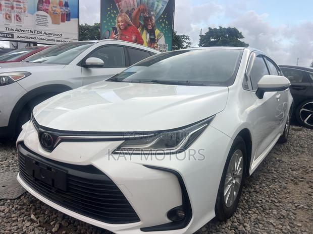 Toyota Corolla LE 2021 White