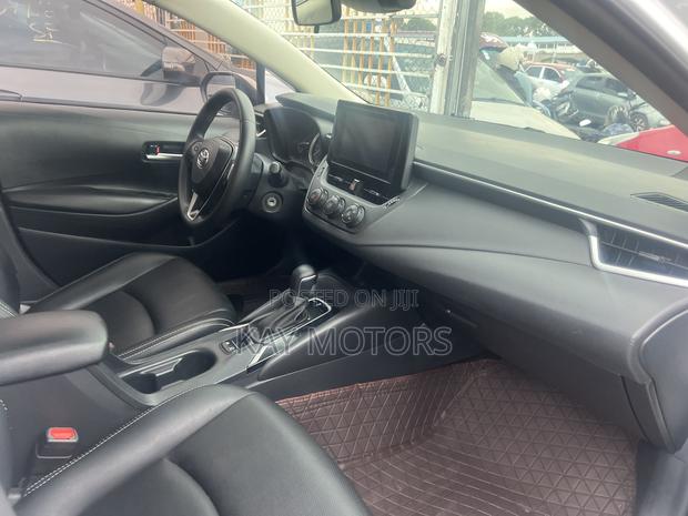 Toyota Corolla LE 2021 White