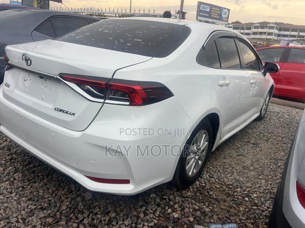 Toyota Corolla LE 2021 White