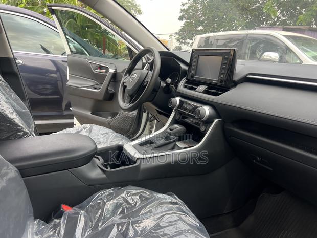 Toyota RAV4 XLE 2022 White