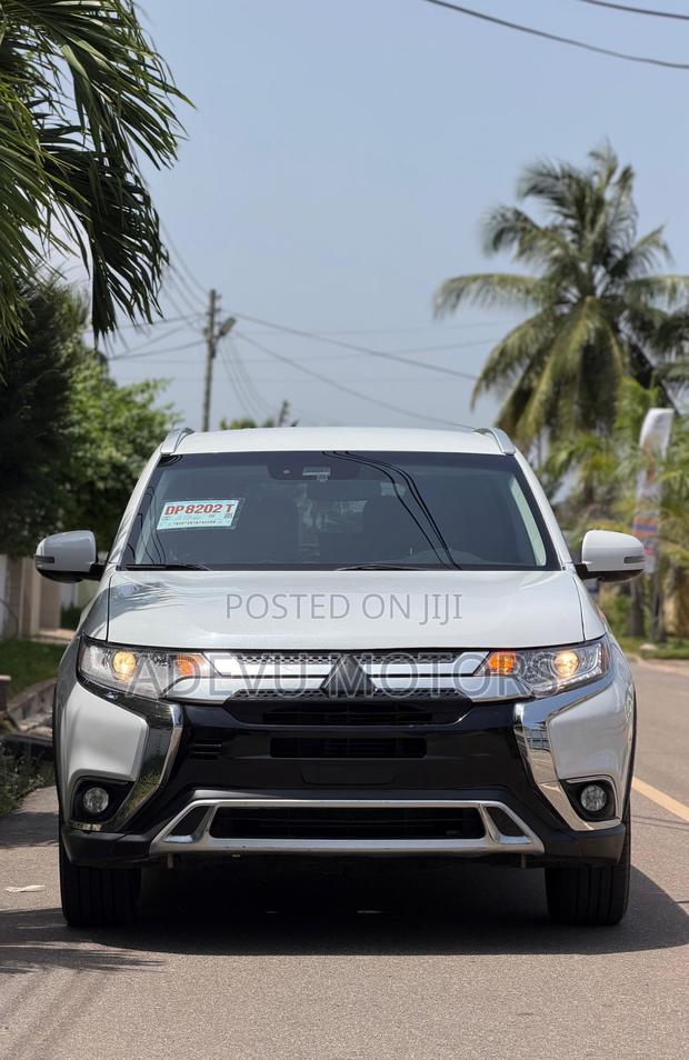 Mitsubishi Outlander LE S-AWC 2020 White