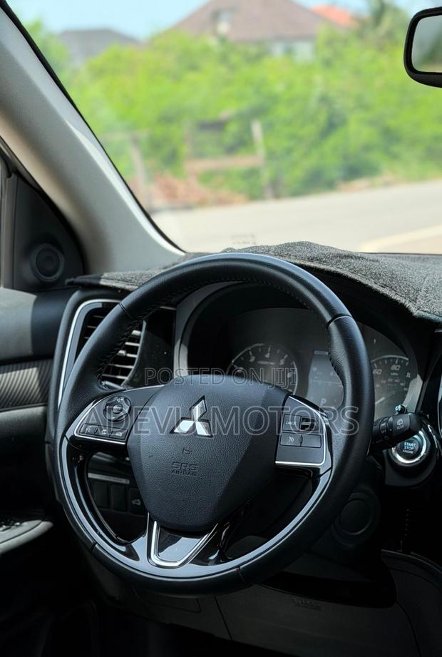 Mitsubishi Outlander LE S-AWC 2020 White
