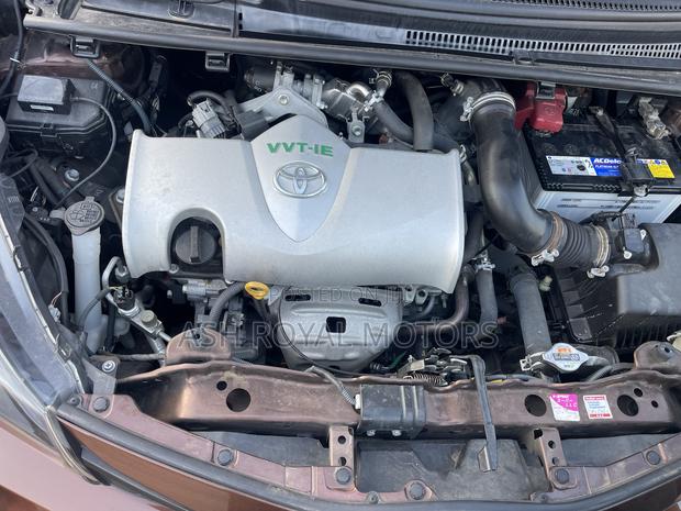 Toyota Vitz 1.3 FWD 5dr 2015 Brown