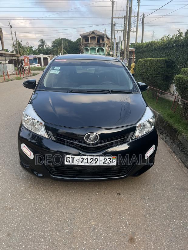 Toyota Vitz 1.3 FWD 5dr 2013 Black