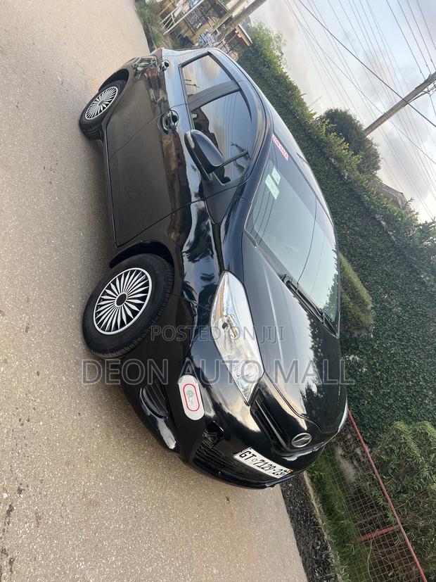 Toyota Vitz 1.3 FWD 5dr 2013 Black