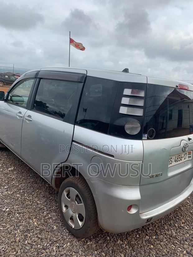 Toyota Sienta 2012 Silver
