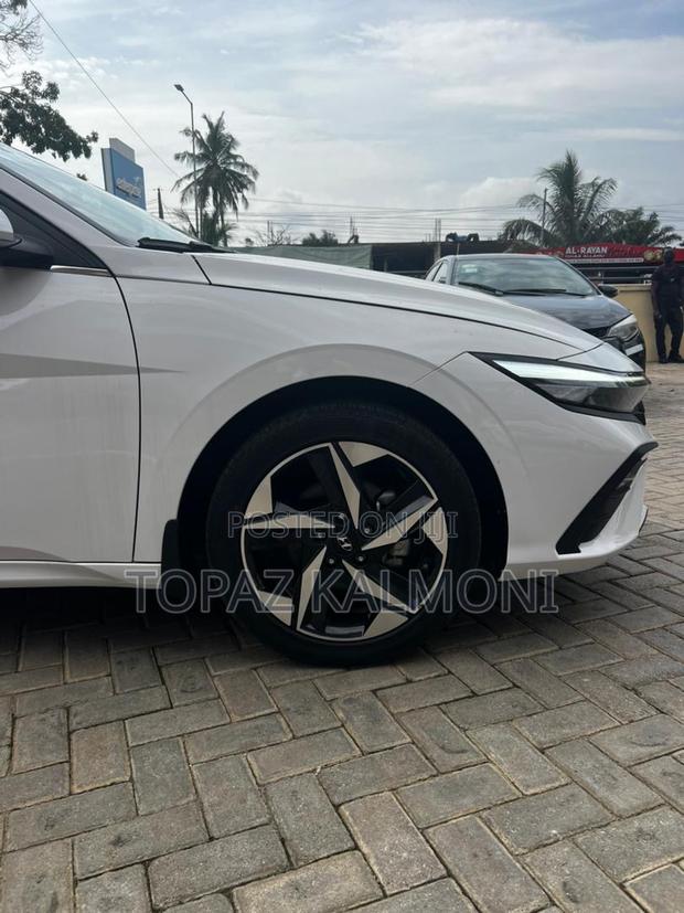 New Hyundai Elantra 2024 White