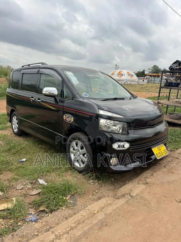 Toyota Voxy 2012 Black