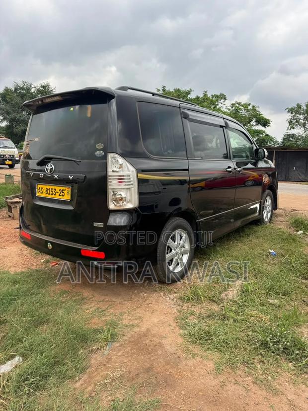 Toyota Voxy 2012 Black