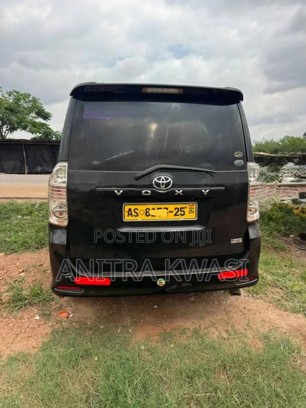 Toyota Voxy 2012 Black