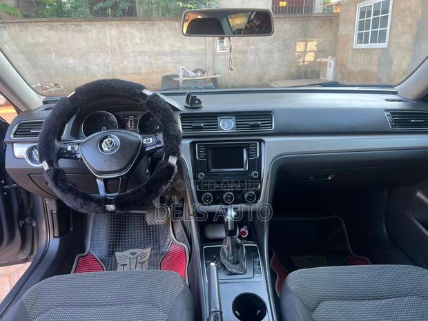 Volkswagen Passat 2017 Silver