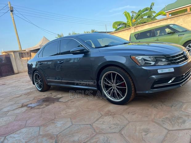 Volkswagen Passat 2017 Silver
