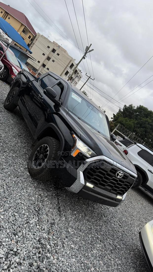 Toyota Tundra 2024 Black