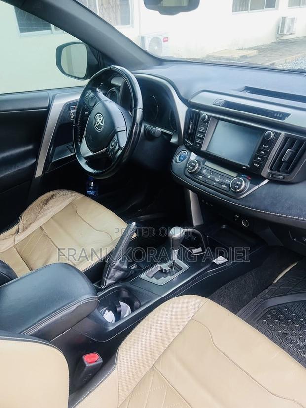 Toyota RAV4 XLE AWD (2.5L 4cyl 6A) 2017