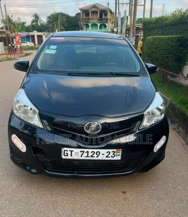 Toyota Vitz 1.3 FWD 5dr 2013 Black