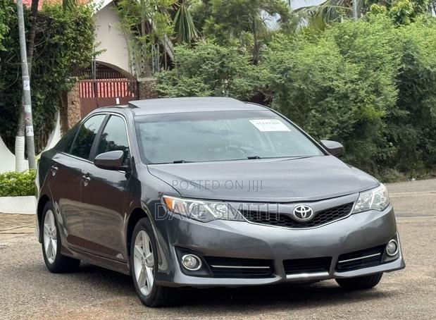 Toyota Camry SE 4dr Sedan (2.5L 4cyl 6A) 2014 Gray