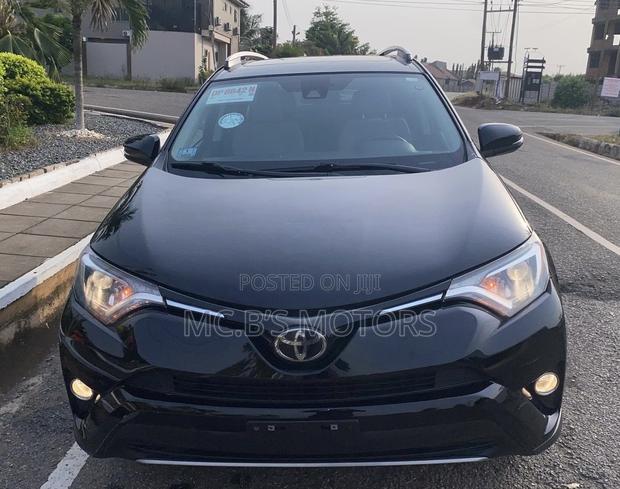 Toyota RAV4 XLE 4dr SUV AWD (2.5L 4cyl 6A) 2018 Black