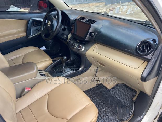 Toyota RAV4 2.5 Limited 4x4 2011 White