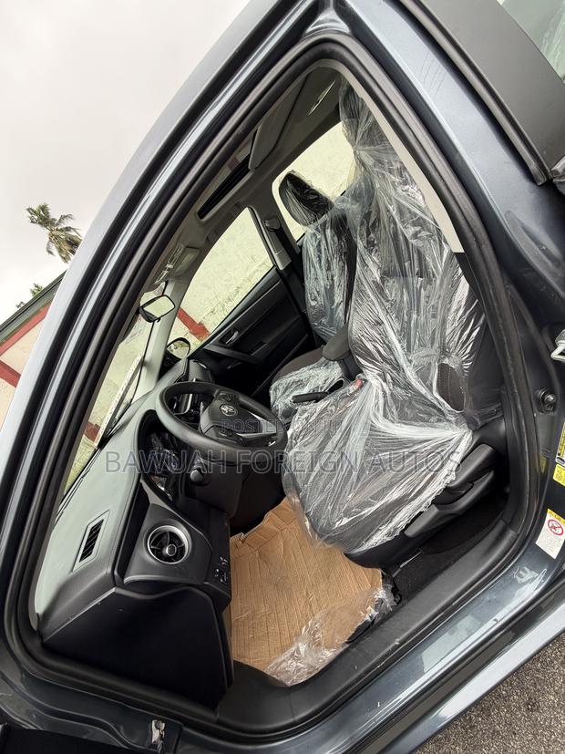 Toyota Corolla LE Eco (1.8L 4cyl 2A) 2018 Gray