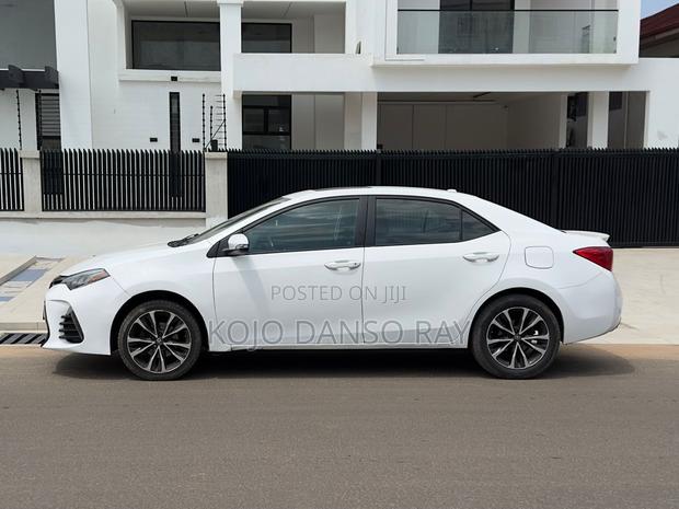 Toyota Corolla XSE 4dr Sedan (1.8L 4cyl CVT) 2017 White