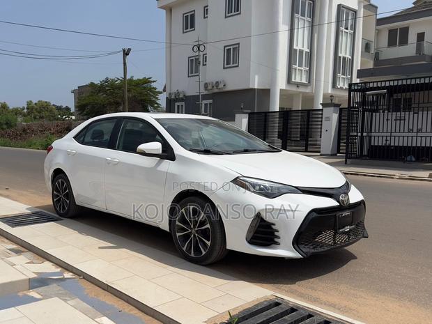 Toyota Corolla XSE 4dr Sedan (1.8L 4cyl CVT) 2017 White