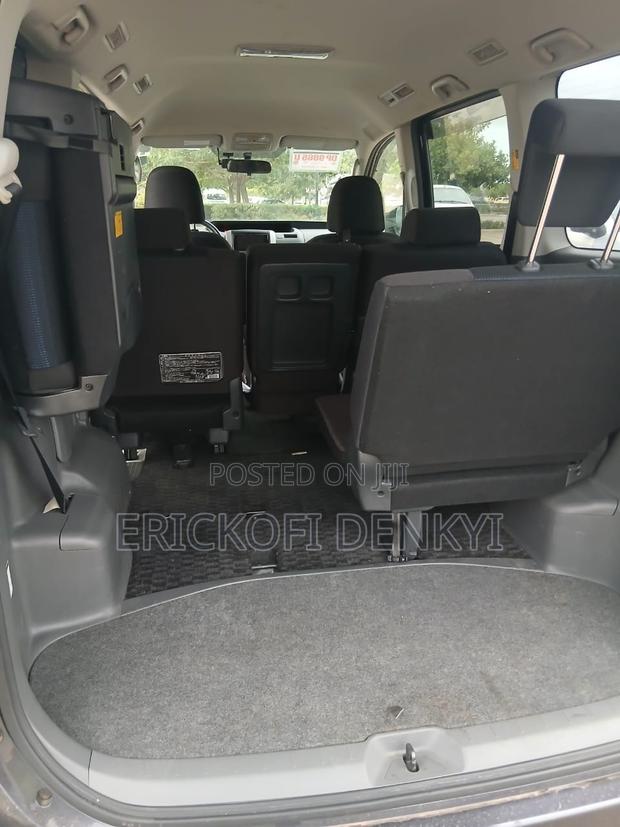 Toyota Voxy 2010 Black