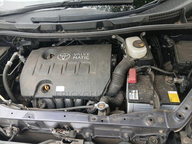 Toyota Voxy 2010 Black