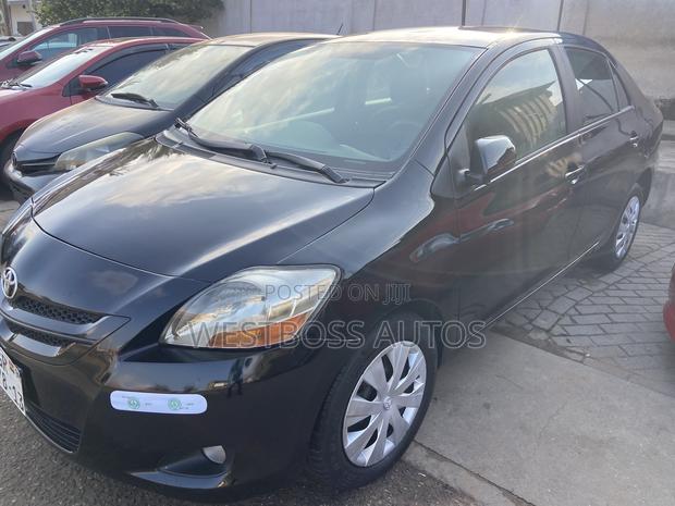 Toyota Yaris Base Hatchback 5dr 2010 Black
