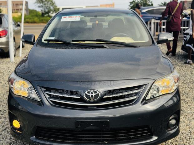 Toyota Corolla LE 4dr Sedan (1.8L 4cyl 4A) 2012 Gray