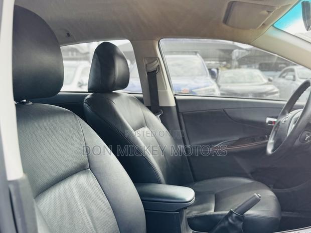 Toyota Corolla LE 4dr Sedan (1.8L 4cyl 4A) 2012 Gray