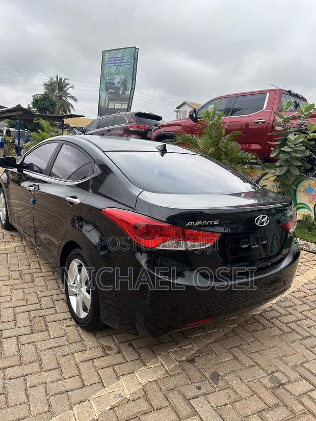 Hyundai Avante 2013 Black
