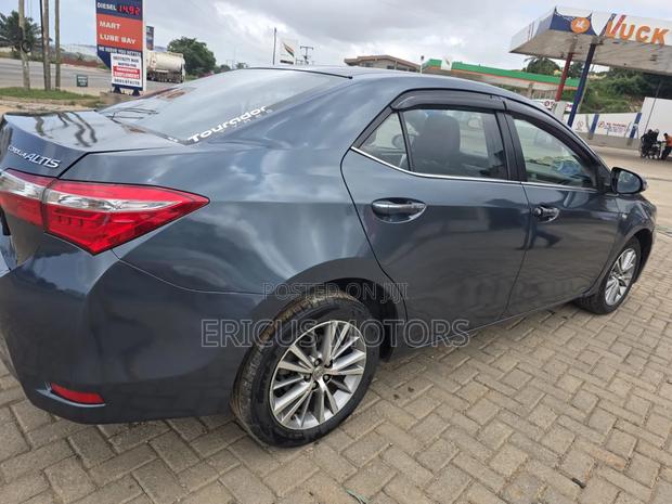 Toyota Corolla Altis 2015 Gray