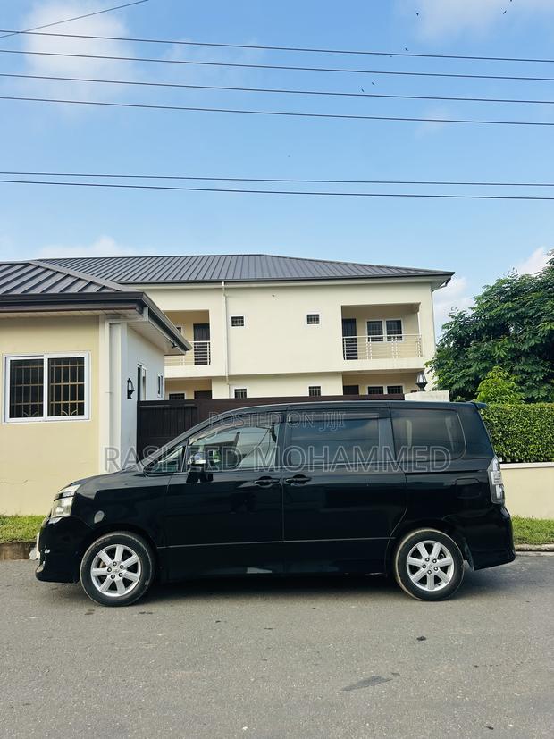 Toyota Voxy X 4WD 7-Seater 2012 Black
