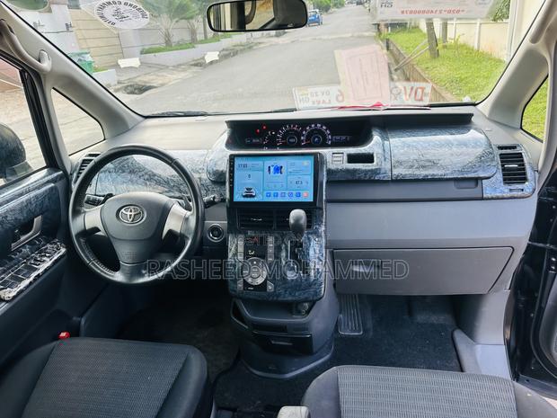 Toyota Voxy X 4WD 7-Seater 2012 Black