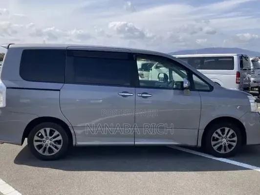 Toyota Voxy 2013 Gray