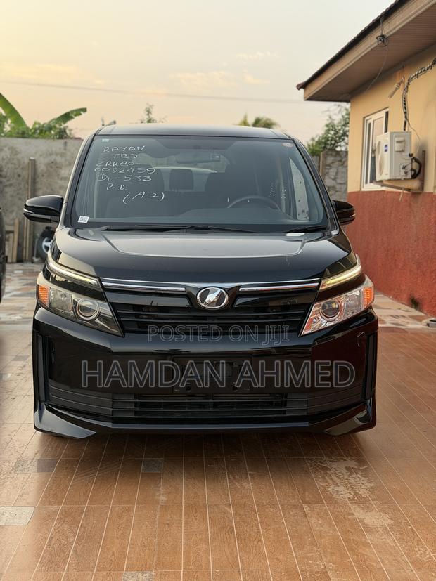 Toyota Voxy X 2WD 7-Seater 2014 Black