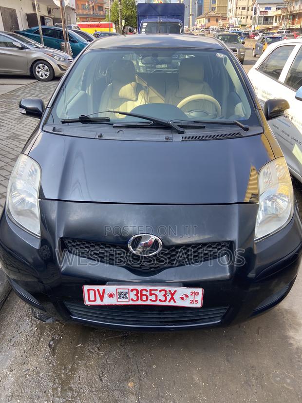 Toyota Vitz 1.3 FWD 3dr 2010 Black