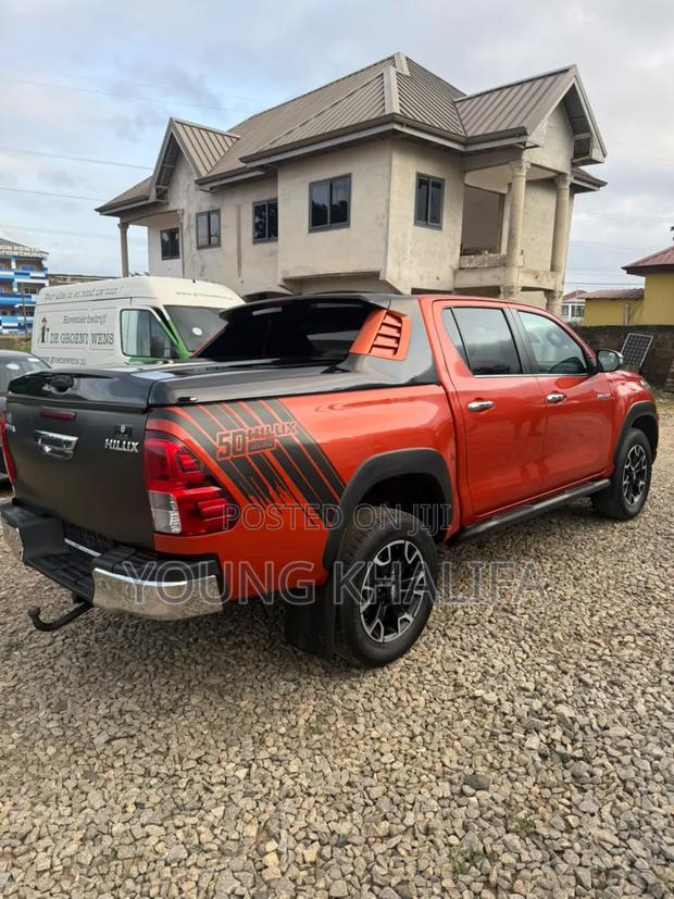 Toyota Hilux 2020 Orange