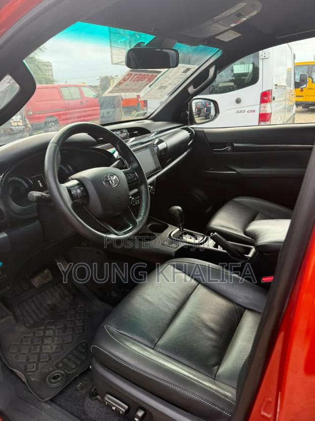 Toyota Hilux 2020 Orange