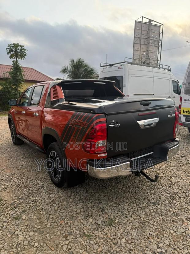 Toyota Hilux 2020 Orange