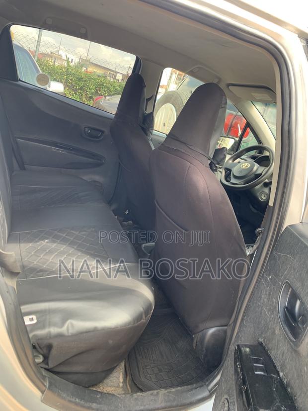 Toyota Vitz 2012 Silver