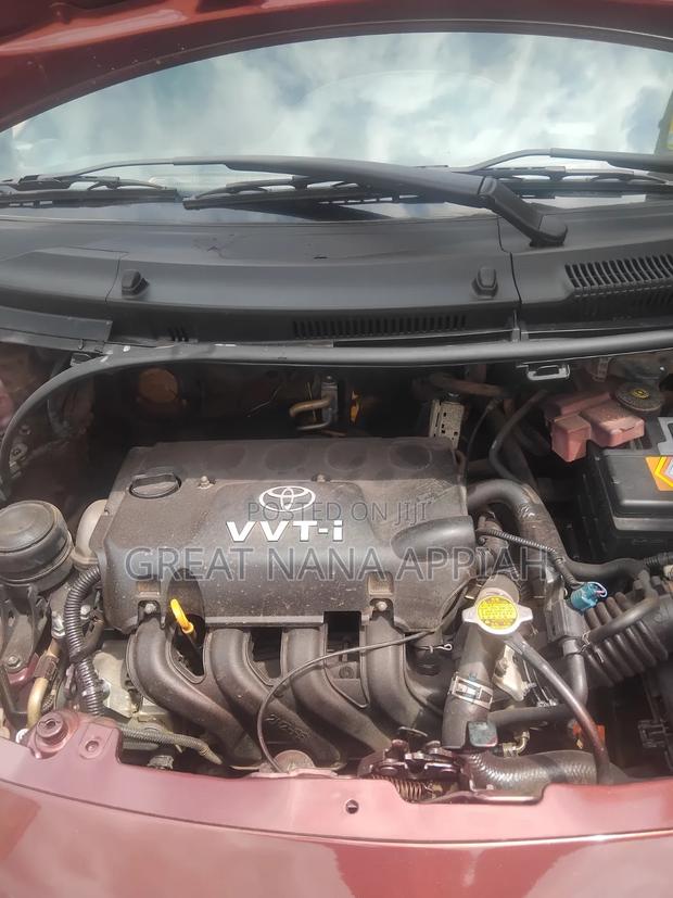 Toyota Vitz 2010 Burgundy