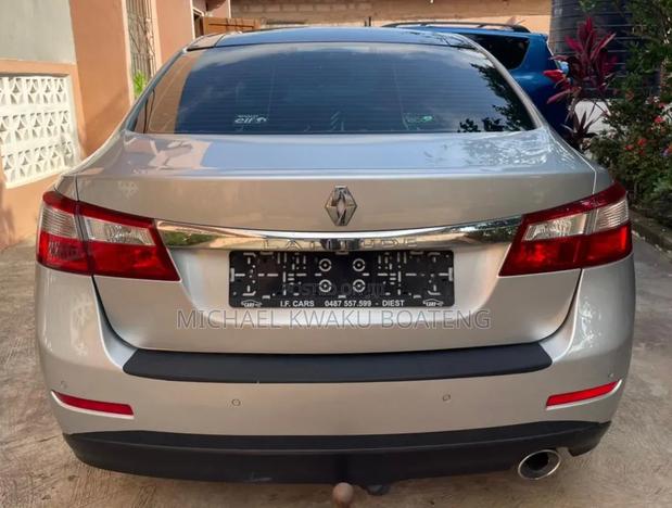 Renault Latitude 2012 Silver