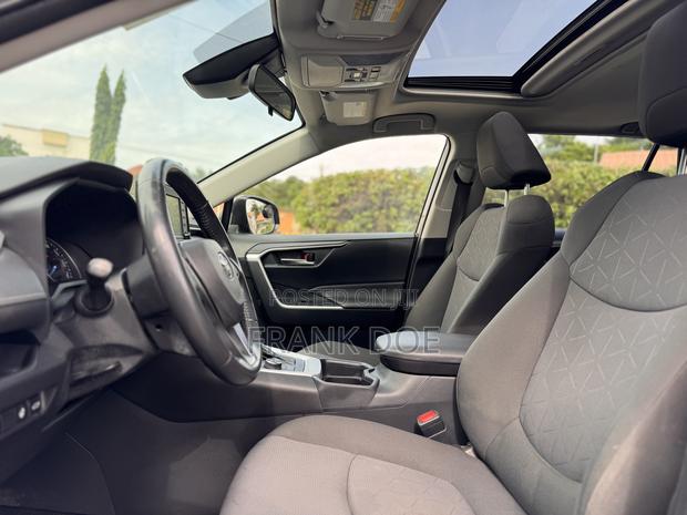 Toyota RAV4 Hybrid 2022 Blue
